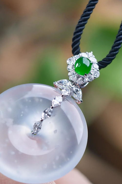 化妝品 珠寶的無形殺手？保養(yǎng)誤區(qū)與正確方法